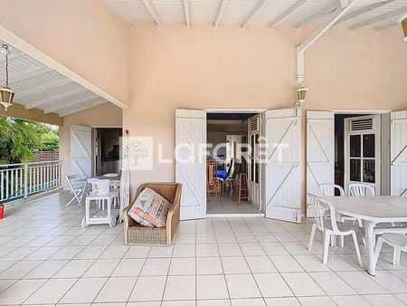 villa f4 vue montagne avec piscine située convenance  baie-mahault