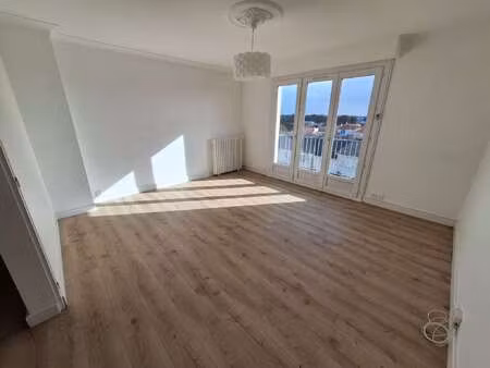 location appartement 3 pièces à rezé (44400) : à louer 3 pièces / 65m² rezé