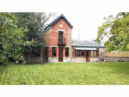 court terme (3-4 mois) petite maison en centre-ville