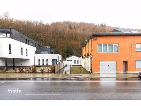 garage/stockage situé sur un axe principal !