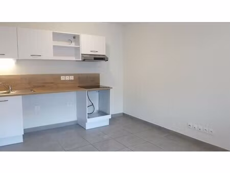 t2 avec loggia et parking à montpellier