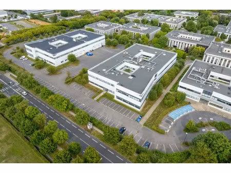 a louer - locaux d'activité avec bureaux - parc securise