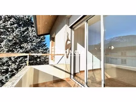 grand et lumineux t2 en dernier étage