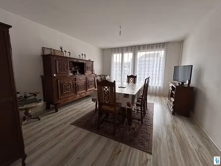 a vendre appartement f4 darnétal avec garage et caves.