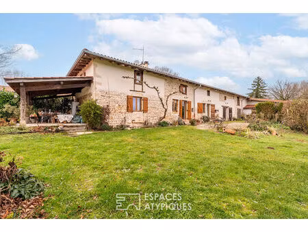 longère de caractère avec piscine