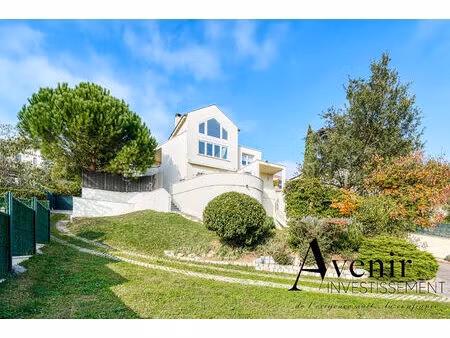 magnifique maison de 221 m2 - vue dégagée - 6 chambres