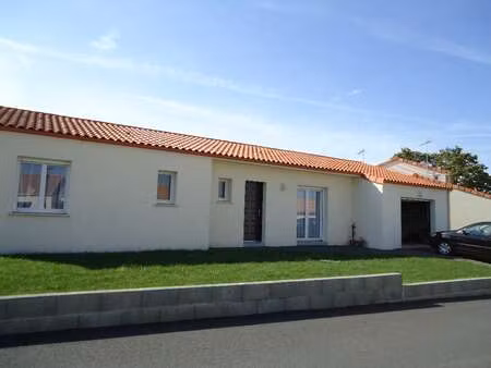 location maison à beaupreau (49600) : à louer / 94m² beaupreau