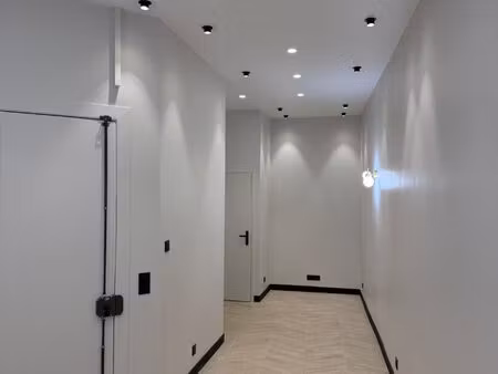 paris 7è - rue de l'université - bureau rénové de 23 m² - rez-de-chaussée sur cour