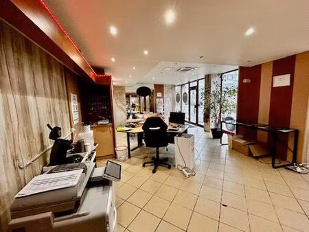 local commercial de 90 m2 510 euros ttc charge inclus