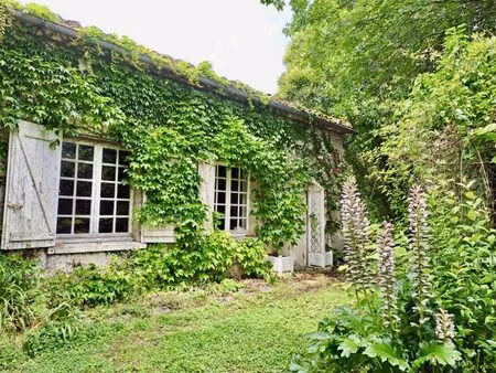 ancienne grange à rénover en pleine campagne de saint-antoine-