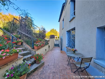 grande maison ancienne à rénover en bord de mayenne