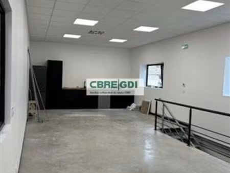 location local d'activités vedene 711 m²