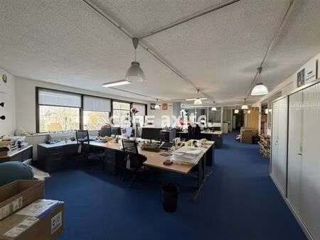 location bureau archamps 336 m²