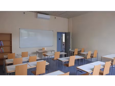 a louer - bordeaux meriadeck - bureaux de 660 m² erp pmr avec 5 places de parking