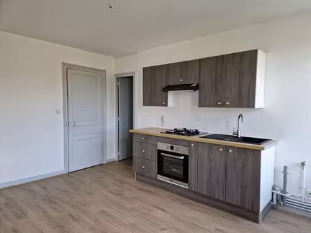 f2 2ème étage 72 av. petit bois à charleville