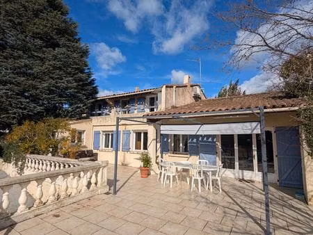 salernes  maison 10 pièces  208 m² comprenant 3 appartements.