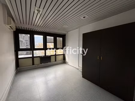 bureau 8 pièces - 156 m²