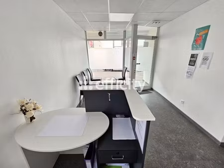 local commercial 5 pièces - 70 m²