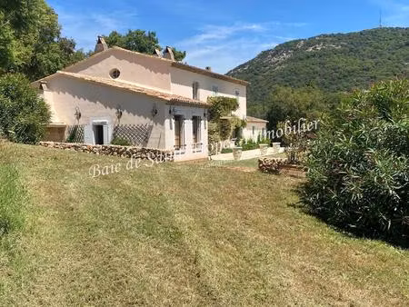 villa avec piscine sur plus d'un hectare à 4km de la mer