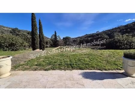 villa avec piscine sur plus d'un hectare à 4km de la mer