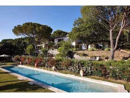 superbe bastide proche du village