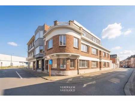 opbrengsteigendom met 3 appartementen en garage