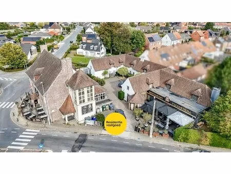 multifunctionele eigendom met appartementen en handelszaken!