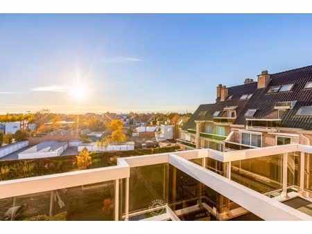 praktische studio met terras en autostaanplaats