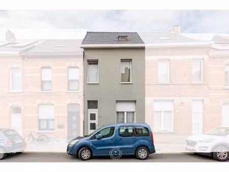 ideaal gelegen woning nabij winkels en invalswegen