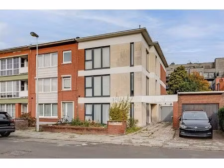 vergund opbrengsteigendom met 3 x 3slk appartementen + garagebox