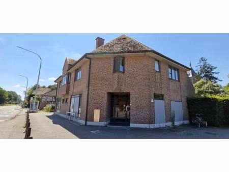 welgelegen handelswoning  open beb. op 8 are 97 ca.