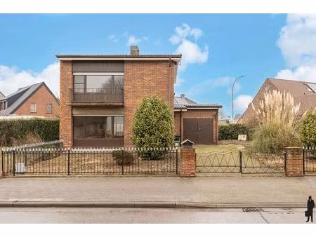 vergund renovatieproject met veel potentieel op topligging