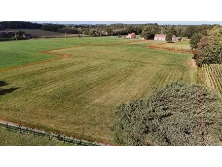 hoeve van 300m² op 1 hectare 77 met achterliggende weiden