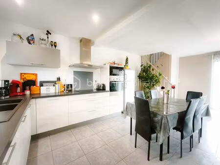 maison traditionnelle de 134 m² à loiron