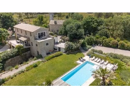 propriété en pierre rénovée avec gîtes terrain de plus d’1 ha proche montpellier