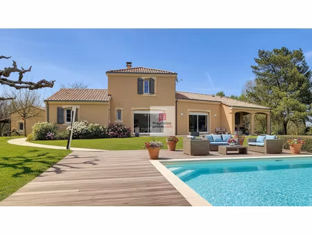 belle propriété de charme  loin des regards indiscrets. 4 chambres. piscine. double garage