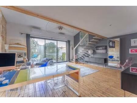 duplex lumineux avec terrasse à bordeaux