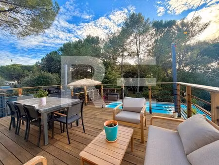 villa de plain-pied avec 4 chambres  jardin  garage et piscine située à nages et...