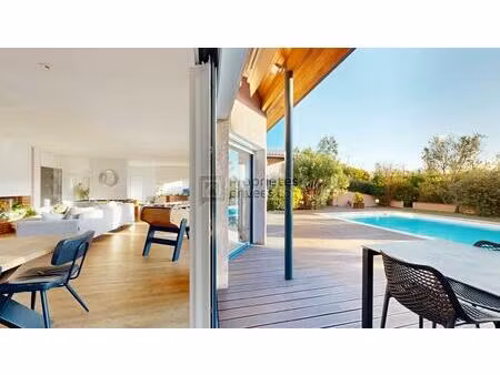 maison d'architecte avec piscine  jacuzzi & terrain de pétanque