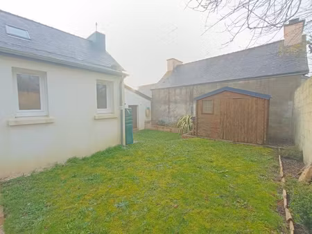29520 châteauneuf du faou maison de bourg habitable de suite  jolie jardin clos sans vis à
