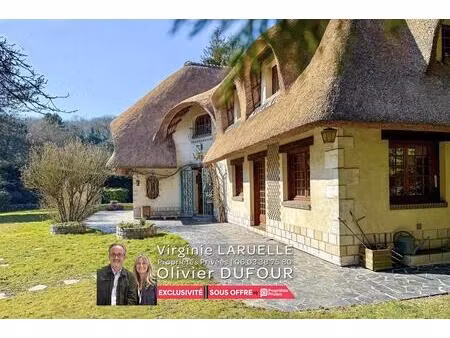 a saint-martin-du-vivier  maison au toit de chaume avec jardin et pâture