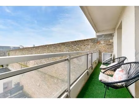t3 lumineux avec balcon à nantes