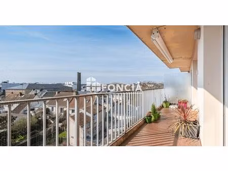 toutes commodités à pied - appartement t2 avec terrasse et garage