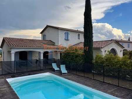 villa avec piscine et studio indépendant