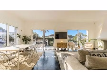 référence : 6369-vca - villa contemporaine avec accès privé à la mer dans la résidence