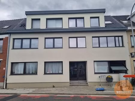appartement 1ste verdiep met 2 slpks en balkon