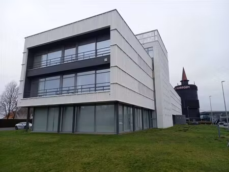 recent gerenoveerd kantoorgebouw langs e17 vanaf 156m² tot 181m²