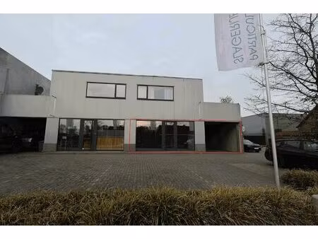 opslagruimte/ winkelruimte van ca 200 m² op bedrijventerrein de mil.