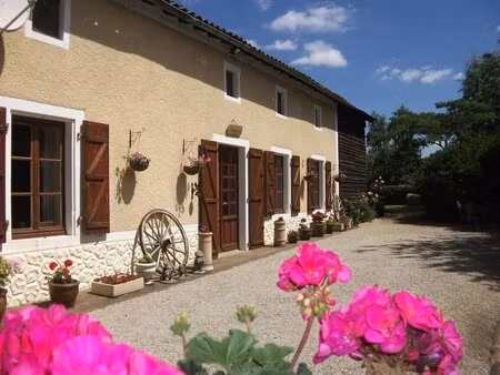 attrayante maison de caractère rénovée de 4 chambres avec une maison d'hôtes indépendante 
