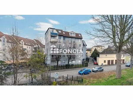 exclusivite foncia - spacieux trois pièces avec balcon et parking intérieur